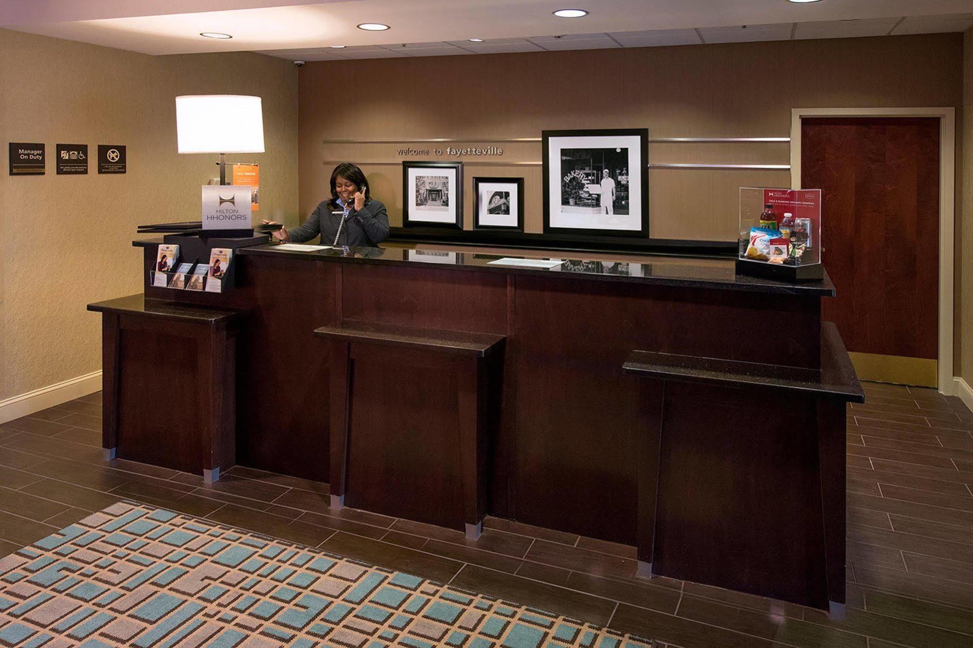 Hampton Inn Fayetteville Eksteriør billede