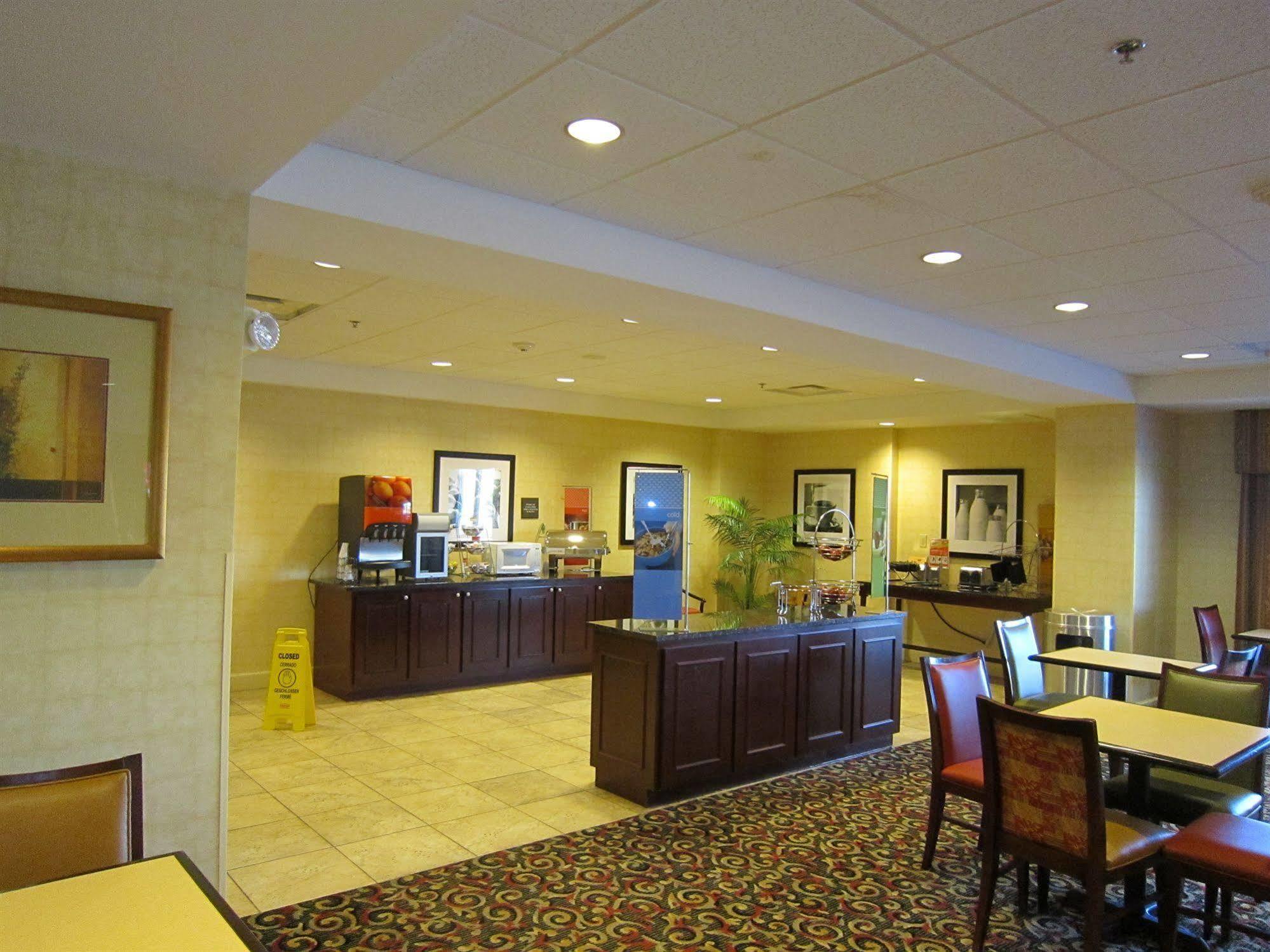 Hampton Inn Fayetteville Eksteriør billede